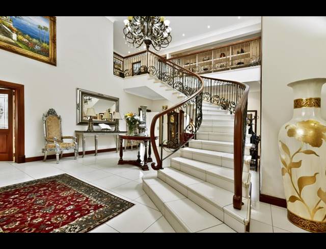 6 BEDROOM HOUSE FOR SALE IN NORTHCLIFF